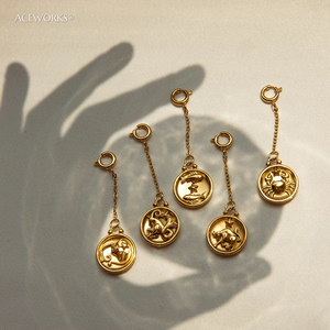 Amuletos de Bikini con Signos del Zodíaco |   Colgantes de Horóscopo en Acero Inoxidable con Baño de Oro PVD de 18K para Trajes de Baño y Ropa Interior - Product Image 5
