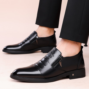 Chaussures habillées en cuir noir à bout pointu avec fermeture éclair tête de lion, talon bas et semelle épaisse pour homme, idéales pour le bureau et les occasions professionnelles - Product Image 3