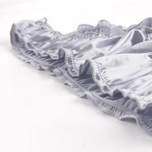 Ladymate ODM/OEM <span class=keywords><strong>Tanga</strong></span> en <span class=keywords><strong>satin</strong></span> pour femme Culottes en <span class=keywords><strong>satin</strong></span> taille basse à volants Sous-vêtements sexy en soie Culottes de bikini - Product Image 2