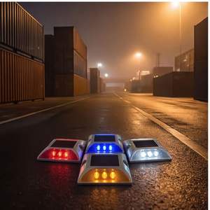 Borne lumineuse LED solaire en aluminium à profil bas avec marqueur réfléchissant intégré pour la délimitation des bords de routes urbaines - Product Image 1