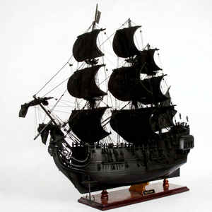 Bateau pirate des Caraïbes en bois, modèle artisanal peint, cadeau original - Style nautique, caractéristique régionale européenne, décoration d'intérieur - Product Image 1