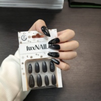 24 faux ongles autocollants œil de chat en cristal noir, longueur moyenne, forme amande, en ABS, réutilisables, style luxe sombre, pour doigts