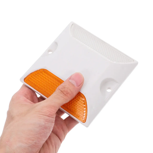 Picos de carretera blancos de un solo lado de 100*88*20mm para seguridad vial, postes de señalización vial de plástico ABS, señales de carretera elevadas - Product Image 2