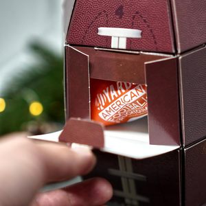 <span class=keywords><strong>Calendrier</strong></span> de l'<span class=keywords><strong>Avent</strong></span> en forme de ballon de football <span class=keywords><strong>3D</strong></span> (à l'échelle) avec 24 portes pour les loisirs créatifs, excellent cadeau pour les fans de football - Product Image 3