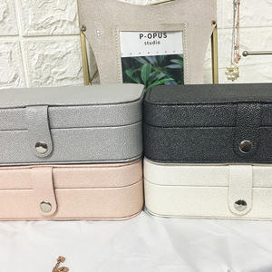 Organizador de Joyas de Cuero PU para Mujer, Estuche de Viaje con Logotipo Personalizado, Caja de Regalo de Navidad de Doble Capa para Collares - Product Image 4