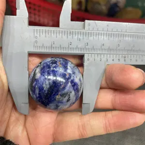 Nuovi arrivi 30-40mm cristalli sfera di guarigione pietre naturali blu sodalite sfere di cristallo per il regalo