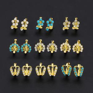 Pendientes Pequeños de Estilo Indio al por Mayor, Chapados en Oro, con Circonita como Piedra Principal, Estilo Clásico y Delicado, Ideales para Fiestas - Product Image 1