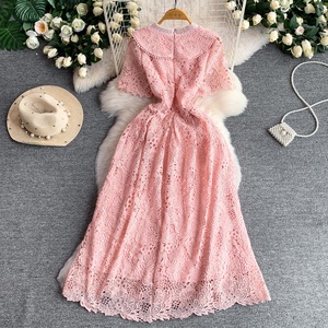 ชุดเดรสลูกไม้โครเชต์สำหรับผู้หญิง ดีไซน์หรูหรา ลายฉลุดอกไม้ - Product Image 4