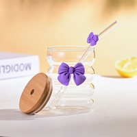 Ensemble de tasses à boire en verre côtelé avec couvercles et pailles personnalisées avec décoration de nœud papillon mignon 330ml verres à thé glacé et café à bière