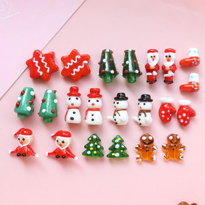 2025 mignon pain d'épice homme père noël noël pendentif verre perlé arbre <span class=keywords><strong>de</strong></span> noël accessoires pour collier fabrication <span class=keywords><strong>de</strong></span> bijoux à bricoler soi-même - Product Image 6