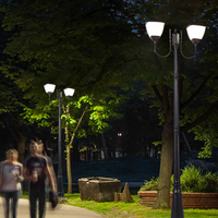 Luminaire solaire IP65 étanche 3 lampes avec poteau en aluminium de 2.6m Panneau solaire tout-en-un LED 15W Landscape Garden Pole Post Light