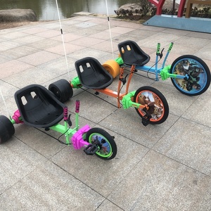 Kart à pédales au design élégant et ergonomique, cadre en acier durable, siège réglable, <span class=keywords><strong>trike</strong></span> à dérive avec accents lumineux LED pour une utilisation en extérieur - Product Image 3