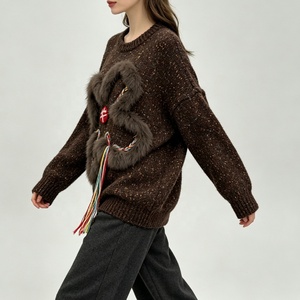 Suéter de Lana Tejida con Lentejuelas y Decoración Floral para Mujer, Estilo Casual, Marca Tyan - Product Image 2