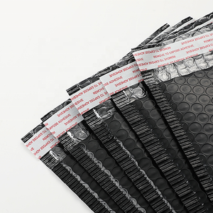 Tùy Chỉnh In Vận Chuyển Matte Đen Pvc Nhựa Mỹ Phẩm Polymailer Gói Phong Bì Bưu Phẩm Bong Bóng Túi - Product Image 5