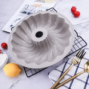 Hoge Temperatuur Resistente Siliconen Pan Food Grade Custom Bundt Pannen Ronde Cakevorm Met Gat