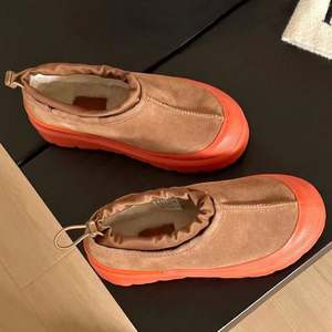 أحذية أوجز الكلاسيكية عالية الجودة للنساء لعام 2024، أحذية للراحة داخل وخارج المنزل، شباشب فاخرة ذات علامة تجارية - Product Image 3