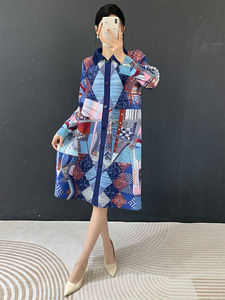 Robe chemise plissée Miyake à col et manches longues, style floral, imprimée, vêtements occidentaux pour femmes, vente en gros en ligne - Product Image 4
