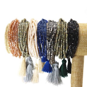 Pulseira Boho Artesanal com Franjas, Minimalista e Moderna, Pulseira de Macramê Ajustável, Joias Boêmias para Mulheres - Product Image 4