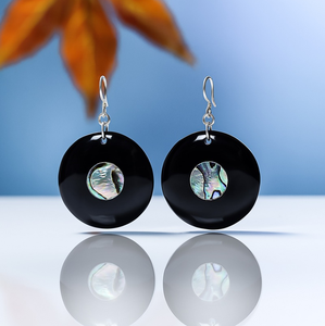 Boucles d'oreilles géométriques en corne de buffle naturelle, légères et artisanales, par Minh Giang Craft Chic, bijoux tendance pour les fashionistas modernes - Product Image 3