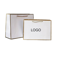 Emballage de vêtements de luxe imprimé sur mesure Cadeaux au détail Sacs cadeaux haut de gamme en papier kraft blanc