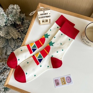 RUIQUWIN vente en gros de chaussettes d'hiver mi-mollet bas de Noël mignons chauds pour les femmes absorbent la sueur chaussettes de vacances décoratives de dessin animé - Product Image 3