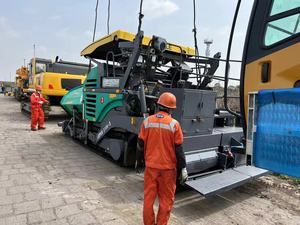 Máquina de Construcción de Carreteras S1800-3 Usada para Concreto con 10m de ANCHO DE PAVIMENTACIÓN, Plataforma Multifuncional de Segunda Mano - Product Image 3