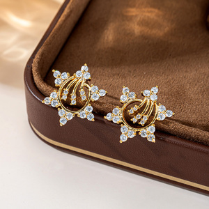 Boucles d'oreilles étoile de la chance en or 18 carats plaqué or, micro-pavé de zircon, bijoux célestes romantiques pour femmes - Product Image 2