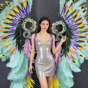 Alas de Samba de Plumas de Avestruz Verde Menta Grandes y Impactantes, Accesorio de Disfraz para Baile, Desfiles y Festivales - Product Image 2