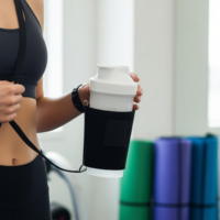 Boîte à bijoux en cuir PU noir personnalisée en gros avec sangle réglable, étui portable pour bouteille d'eau pour les trajets quotidiens, les voyages et le sport