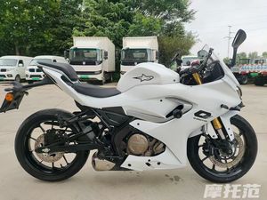 Motocicleta de Gasolina Qianjiang Sai 250 2024 - Motor de 250cc y 4 Tiempos, Diseño Elegante, Calidad Confiable, Precio al por Mayor - Product Image 4