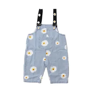 Logo personnalisé 2023 nouveaux vêtements pour enfants automne salopette petite marguerite Denim imprimé combinaison enfants automne Denim salopette