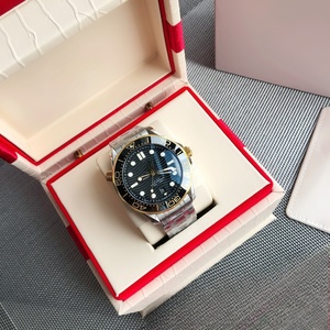 Orologio di Lusso Premium Omega, Movimento Meccanico Automatico, Vetro Zaffiro, Cinturino in Oro, Indicatori Orari Luminosi - Product Image 4