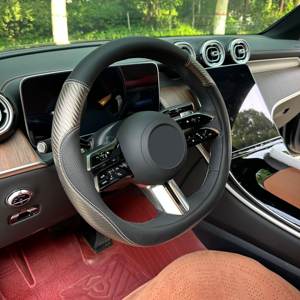 Housse de volant de voiture universelle, respirante, antidérapante, en fibre de carbone, protection de volant pour la plupart des véhicules - Product Image 1