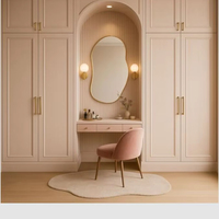 Armoire intégrée moderne avec coiffeuse intégrée, dressing sur mesure pour chambre à coucher
