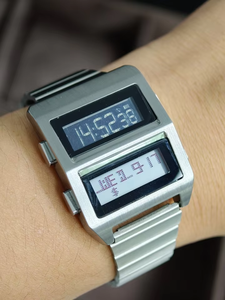 Montre numérique électronique rétro matricielle assortie <span class=keywords><strong>des</strong></span> années 1980 double écran LCD en acier inoxydable Design futuriste OEM ODM Montre - Product Image 2