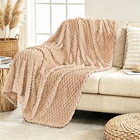 Vente en gros couverture flanelle jacquard côtelée, douce fausse fourrure polaire pour canapé lit déco, OEM ODM personnalisable.