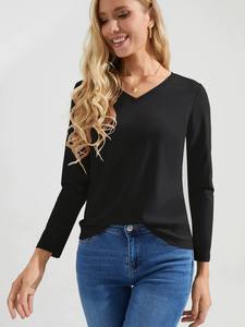 VN5256 Camisetas Básicas de Manga Larga para Mujer al por Mayor, Camisetas Ajustadas Negras con Cuello en V y Decoración de Botones - Product Image 6