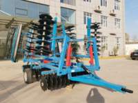 Machine de préparation du sol combinée pliable robuste avec herse à disques et cultivateurs à axe, largeur 4,5m, 5,2m, 5,6m