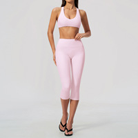 OEM Yogakleding Dames 2-delige yogaset met gekruiste sportbeha & high-waist capri leggings Ademend stretch sportkleding