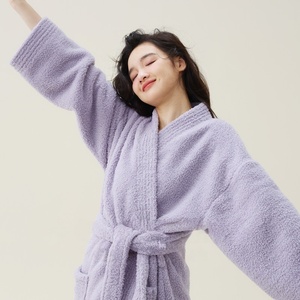 SMOOTH Bata <span class=keywords><strong>de</strong></span> Baño <span class=keywords><strong>de</strong></span> Forro Polar Coral Nueva Colección Otoño Invierno, Bata Larga <span class=keywords><strong>de</strong></span> Terciopelo Suave y Grueso, <span class=keywords><strong>Pijama</strong></span> Unisex para Parejas - Product Image 4