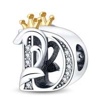 Venta al por mayor de fábrica: Abalorios de letras inglesas de la A a la Z de plata 925 con corona dorada, dijes DIY para pulseras con nombre, accesorios de joyería de moda sorpresa.