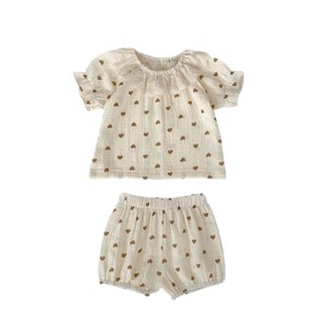 Nuovo Set Estivo 2026 per Bambine: Top in Cotone con Stampa Cuori e Colletto in Pizzo + Pantaloncini, <span class=keywords><strong>Completo</strong></span> Due Pezzi a Maniche Corte - Product Image 1