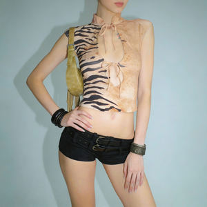 Camiseta de punto transpirable con estampado animal y corte ajustado para mujer, estilo urbano, con aberturas y lazo, ideal para salir en verano. - Product Image 4