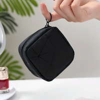 Pochette de maquillage professionnelle personnalisée noire matelassée, mini trousse à cosmétiques bouffante, étui de voyage avec fermeture éclair circulaire