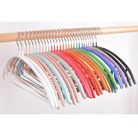 Cintres en métal pour adultes standard robustes en usine Cintre pour pantalons en métal enduit de PVC pour vêtements