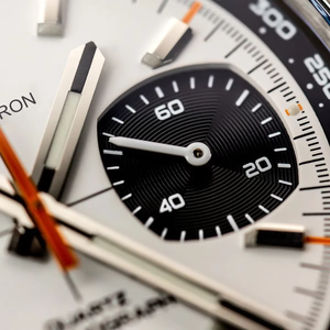 Reloj de Cuarzo Cronógrafo para Hombre con Correa de Cuero y Aleación de Alta Calidad, Logotipo Personalizado, Cristal con Revestimiento de Zafiro, Diseño Deportivo a Prueba de Agua - Product Image 2