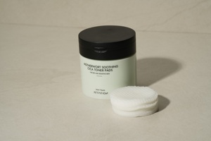 ATTATION Motherwort Soothing Cica Toner Pads Exfoliation douce pour peaux sensibles Soins de la peau coréens Fabriqué en Corée pour femmes - Product Image 2