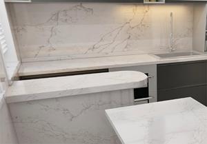 Calacatta หินเทียมแผ่นหินขัดพื้นโต๊ะสำหรับห้องครัวหรือโต๊ะเครื่องแป้งสีขาว - Product Image 2