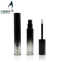 Tube de brillant à lèvres vide en plastique noir dégradé triangulaire de 3,5 ml, personnalisable, haute qualité, en promotion