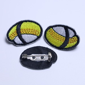 Parches pequeños bordados personalizados con broches de seguridad, broches bordados al por mayor para ropa y bolsos - Product Image 4